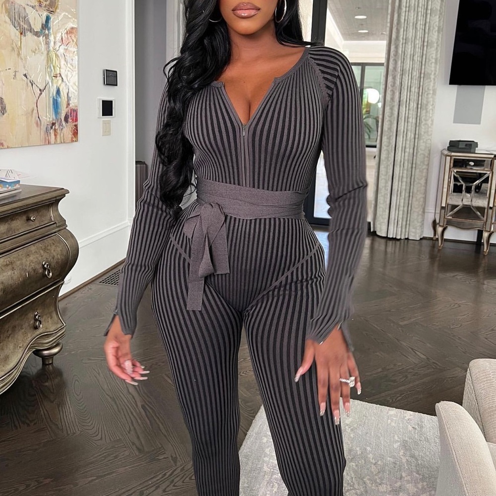Manière De Voir -KNITTED TWO TONE JUMPSUIT WITH BELT - GREY/BLACK